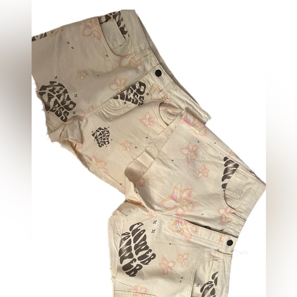 Stradivarius Happy Hippie Shorts 🌿 - Picture 6 of 6